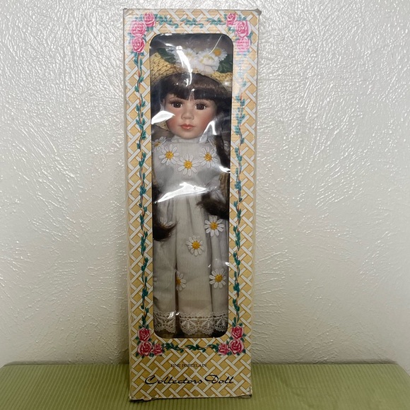 Vintage limited edition Crowne fine porcelain doll with cute sunflower accents - Picture 5 of 13